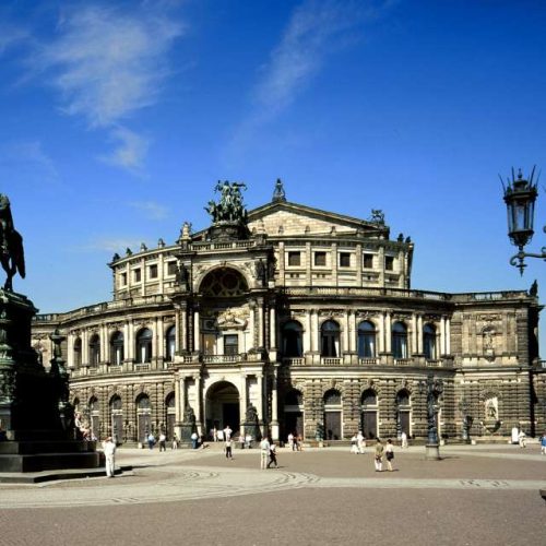 Ds18_theaterplatz_mit_semperoper_foto_dittrich_960x640